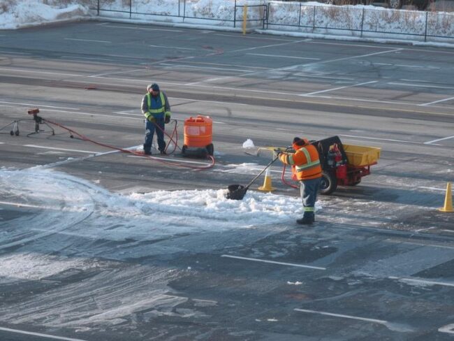 de-icing-your-parking-lot de-icing your parking lot